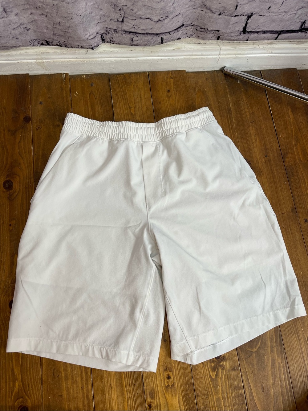 Lululemon men’s size small white pace breaker lined shorts